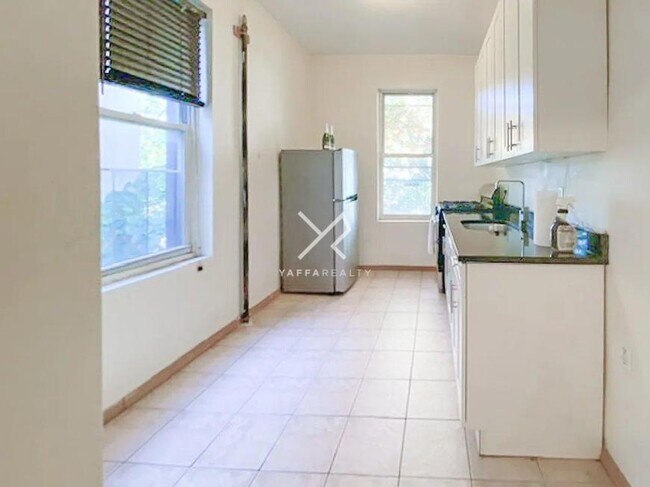 Foto del edificio - 1 bedroom in BROOKLYN NY 11216