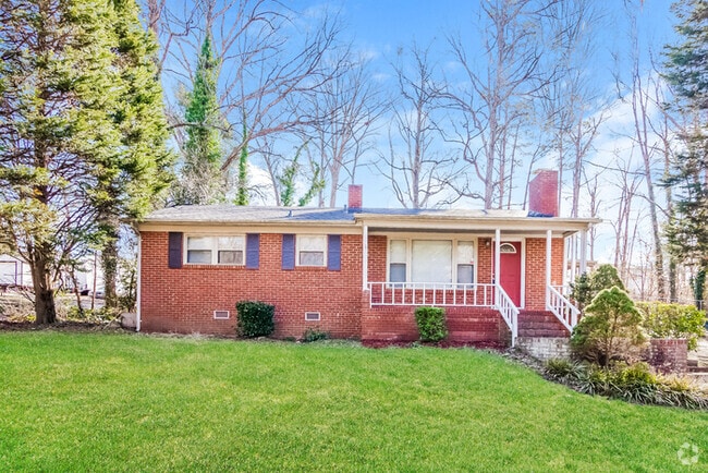 Building Photo - 2717 Dogwood Cir