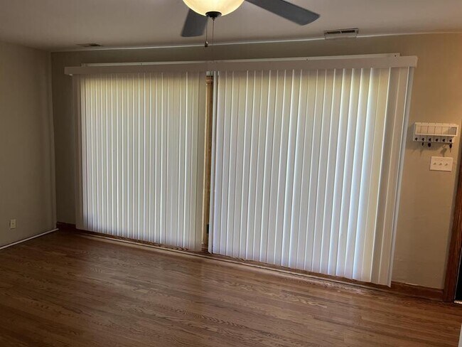 Building Photo - 304 W Mcginnis Cir