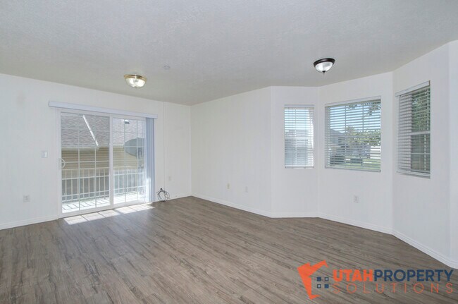 Foto del edificio - 2101 N Aurora Way