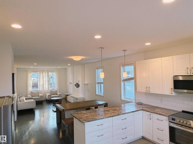 Building Photo - #main floor 9645 150 ST NW NW