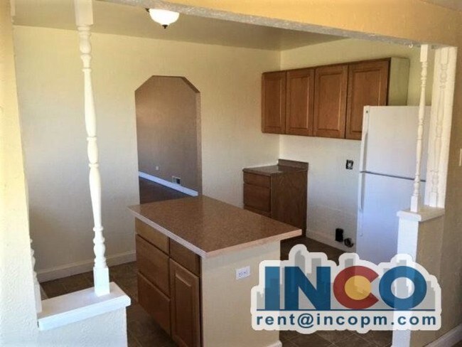 Building Photo - Charming duplex 2 bedroom 1 bath apartment!