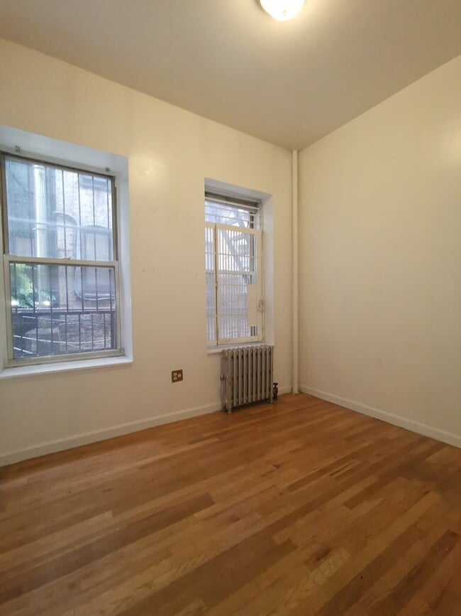Building Photo - 231 E 24th St