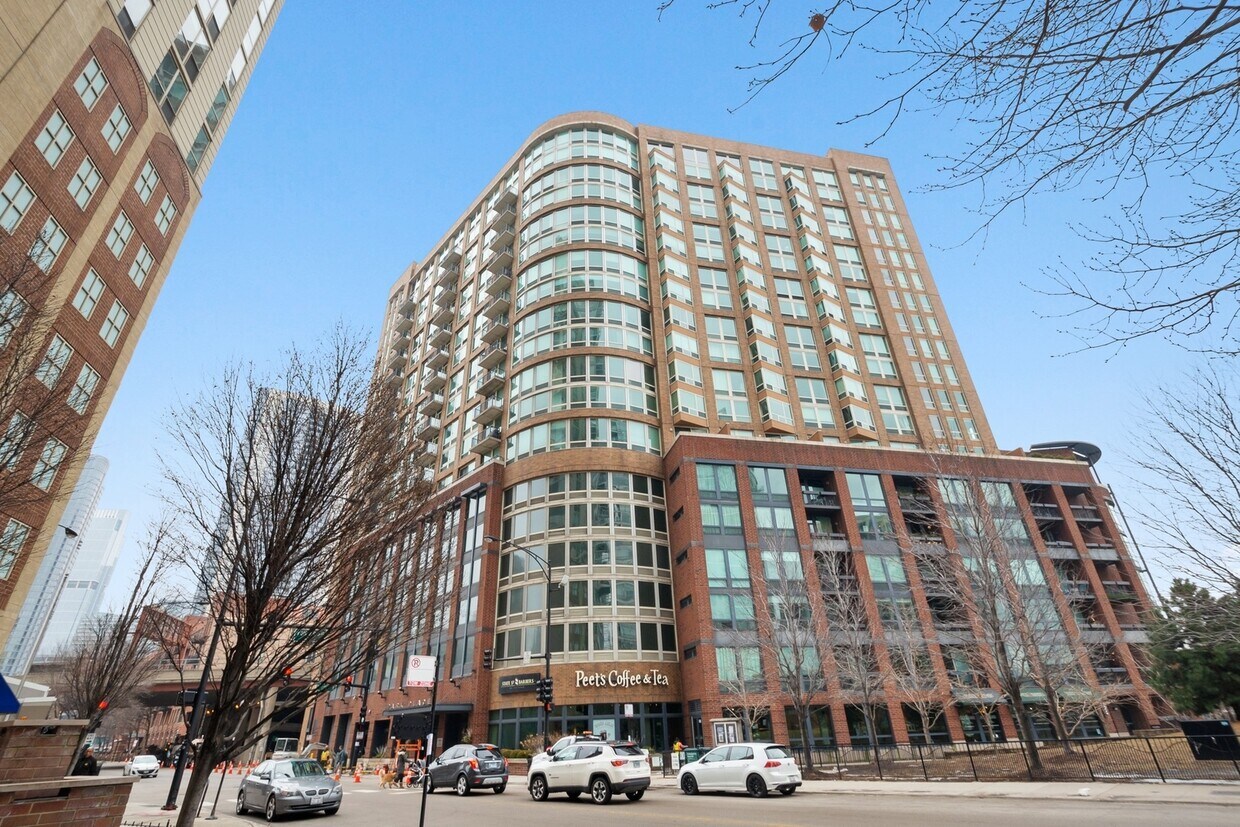 Foto principal - 600 N Kingsbury St