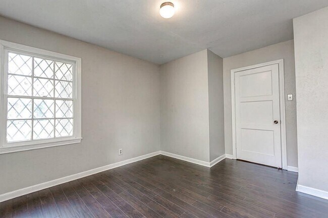 Building Photo - 7331 La Paseo St