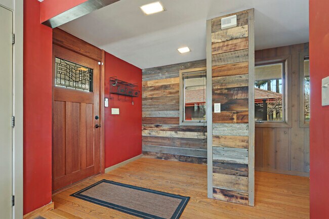 Foto del edificio - 6147 Taylor Ave