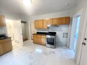 Building Photo - 22 Howell St