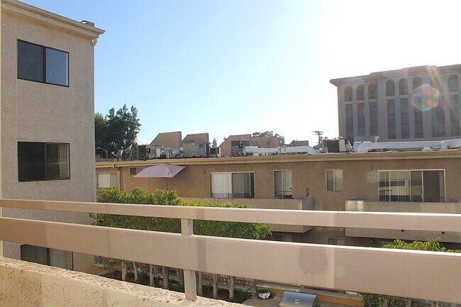 Foto del edificio - Sherman Oaks Renaissance