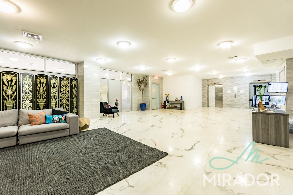Foto principal - 90-02 Queens Blvd
