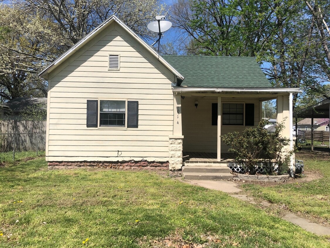 1014 W 3rd St, Pittsburg, KS 66762 House Rental in Pittsburg, KS