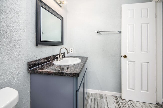 Building Photo - 3085 Walnut Bend Ln