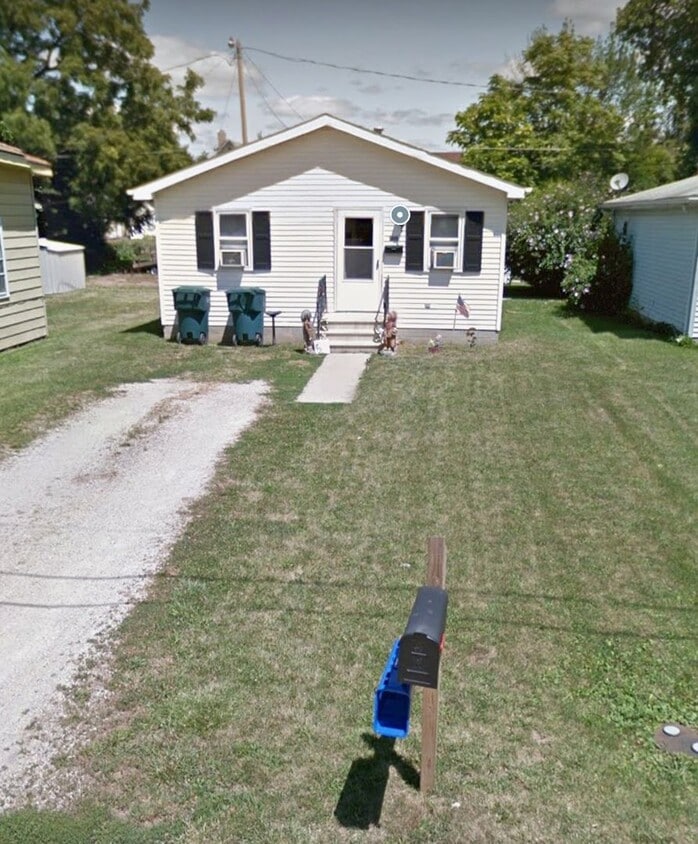 Primary Photo - 1320 E Adams St