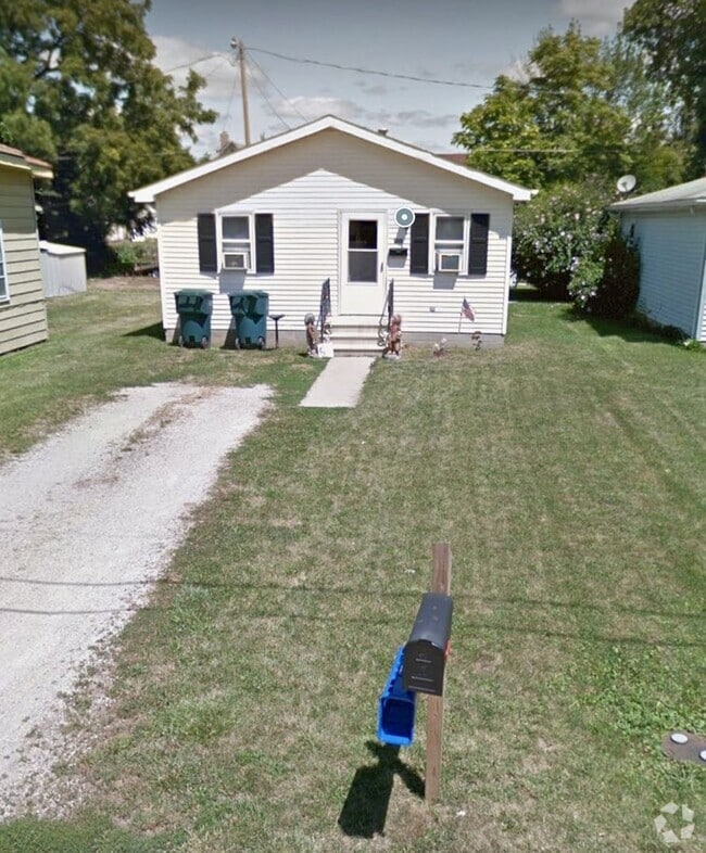 Building Photo - 1320 E Adams St