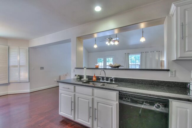 Building Photo - 143 Noel Cove Cir
