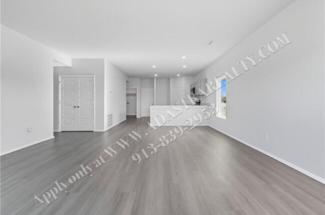 Building Photo - Brand New!! 3 Bed 2 Bath Home in Edgerton-Available NOW!!