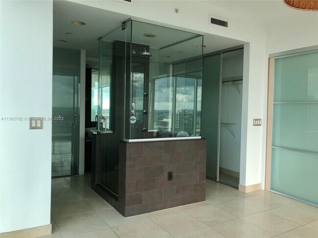 Foto del edificio - 1040 Biscayne Blvd