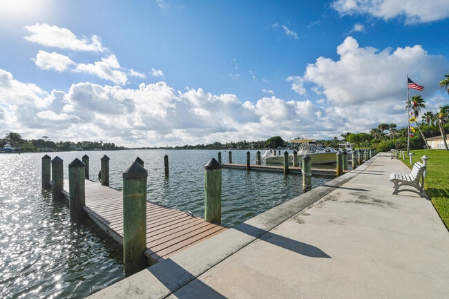 Building Photo - 478 Tequesta Dr