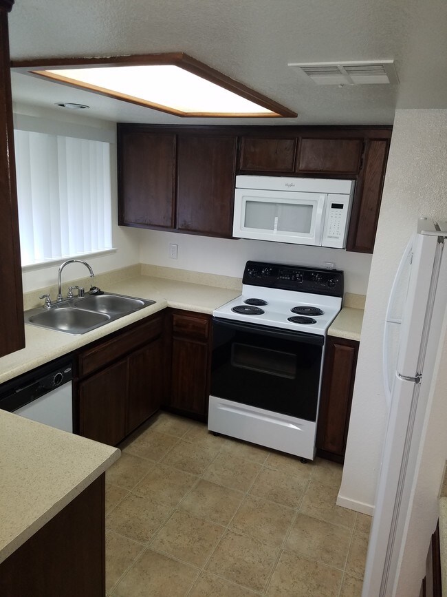 Villa Sienna Apartment Homes Rentals Bakersfield, CA