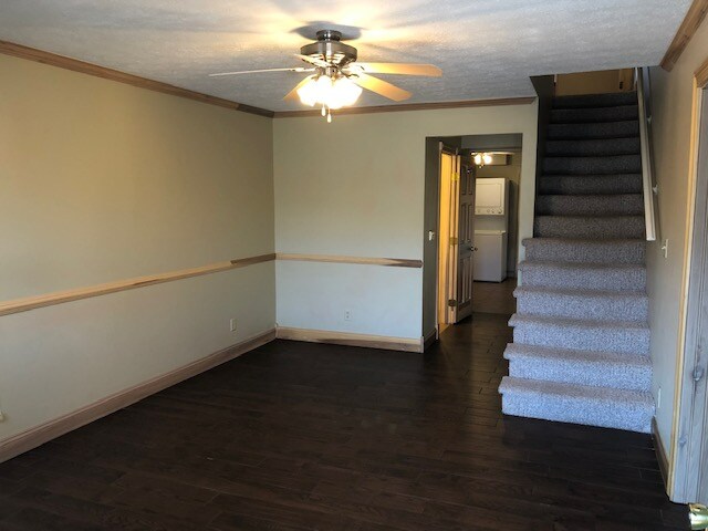 Building Photo - 1616 Spring Valley Dr