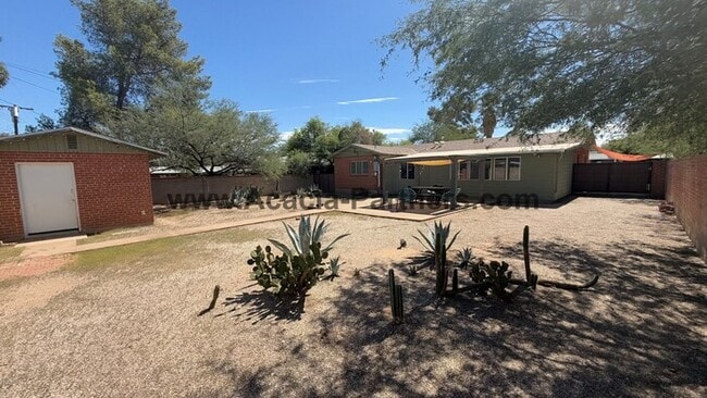 Building Photo - Three Bedroom Ranch Style Home