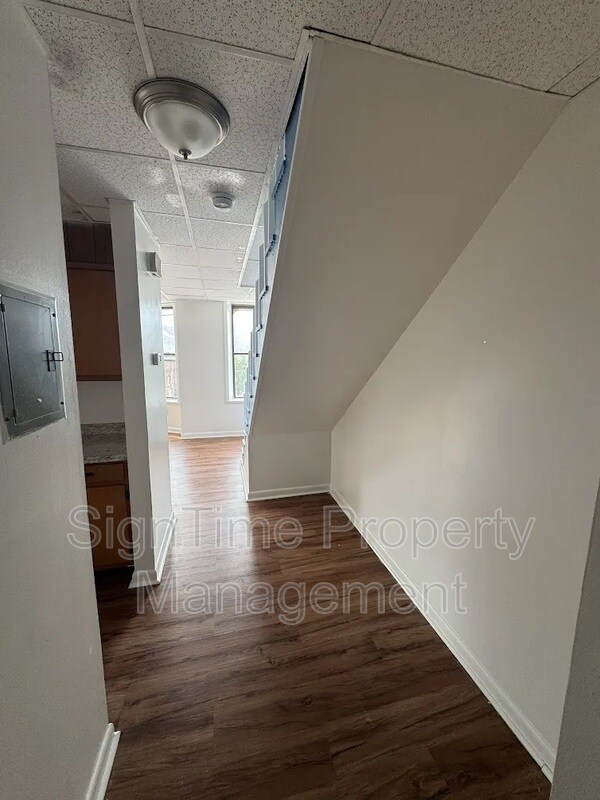 Foto del edificio - 112 W Franklin St