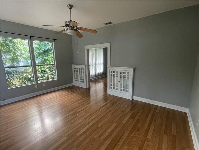 Building Photo - 1129 Saucedo St