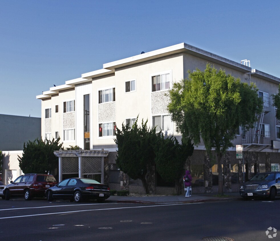 Building Photo - Werner Avenue Apartments