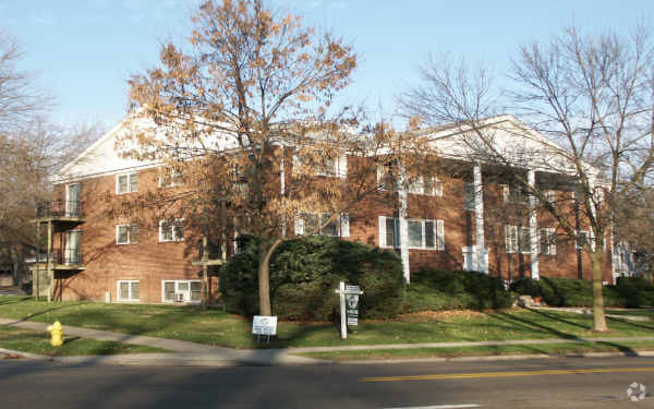 Building Photo - 629 S Batavia Ave