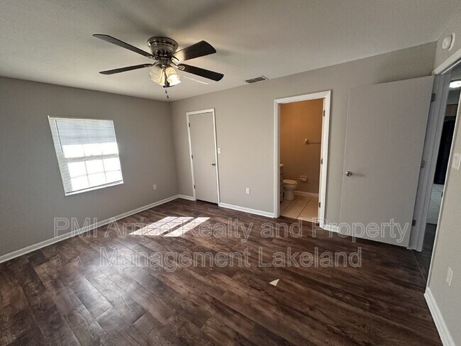 Building Photo - 3211 Julia Ct