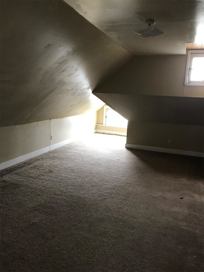 Building Photo - 732 Neil Ave