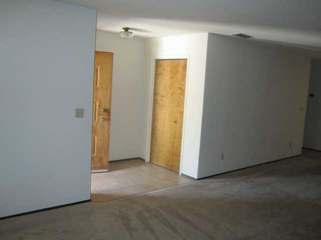Building Photo - 1124 Lillian Dr