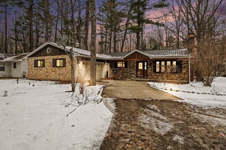 Building Photo - 930 W Walter Dr