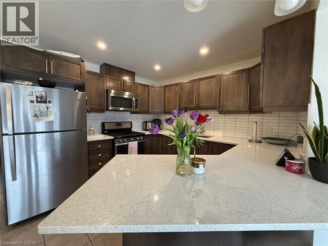 Building Photo - 174 Templewood Dr