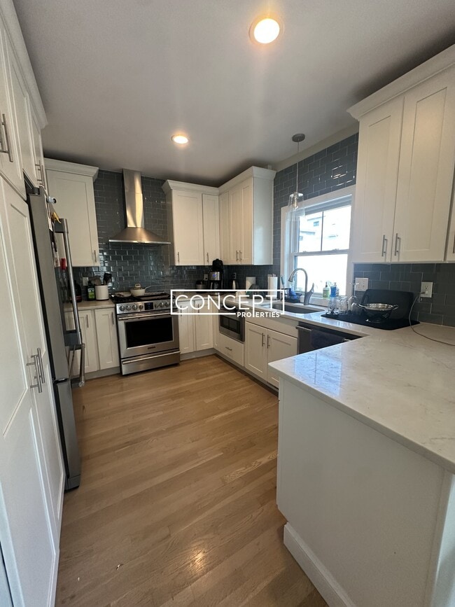 Building Photo - 331 Savin Hill Ave