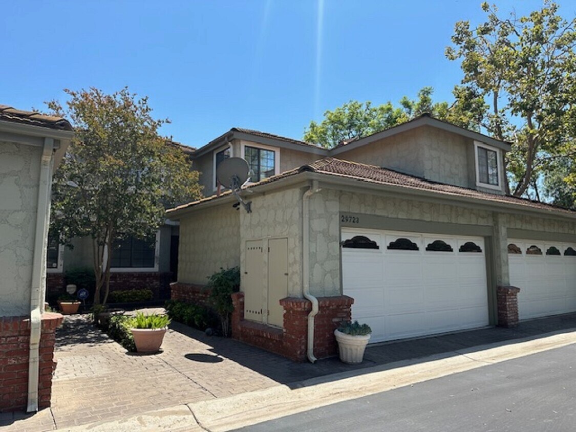 Primary Photo - 29723 Strawberry Hill Dr