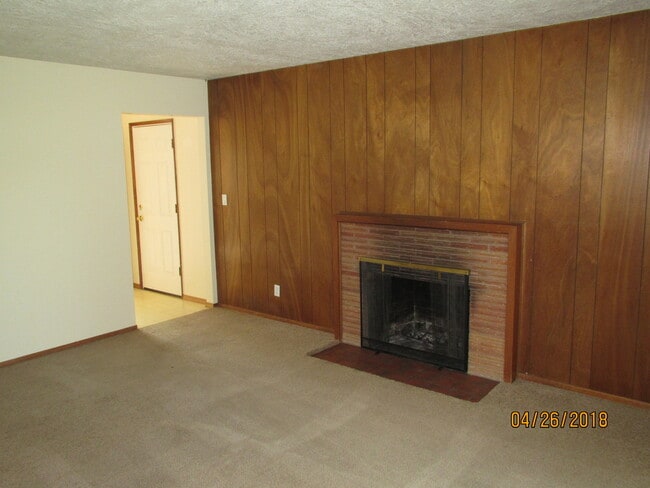 Building Photo - Wonderful Milwaukie Ranch Style Home!