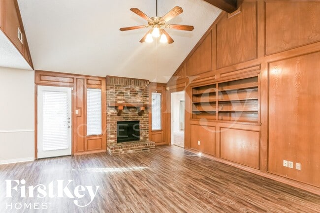 Building Photo - 2104 Homecraft Dr