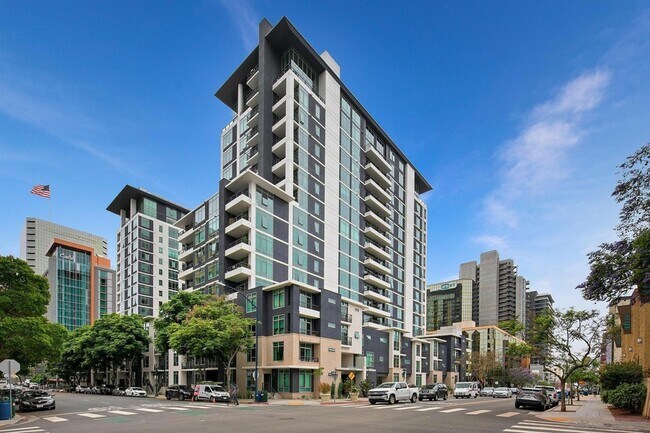 Building Photo - 425 W Beech St