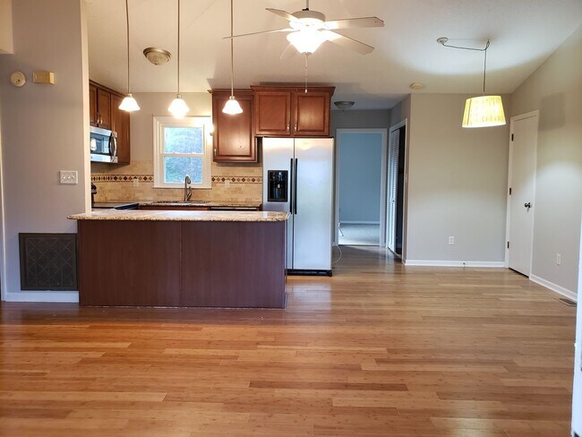 Foto del edificio - 3 bedroom home in Sherrills Ford