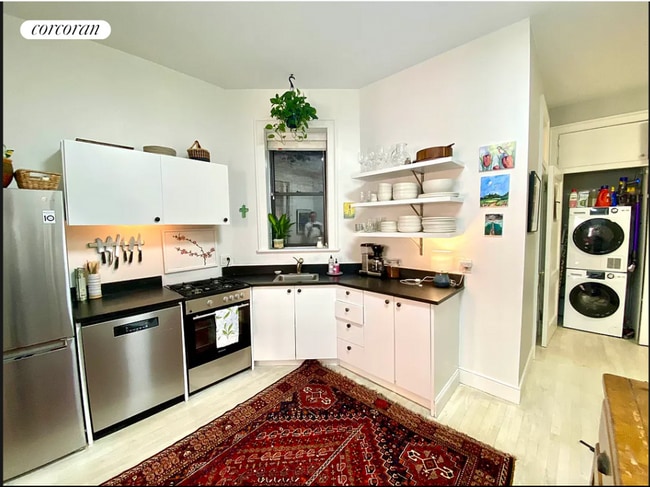 Building Photo - 208 W 83rd St