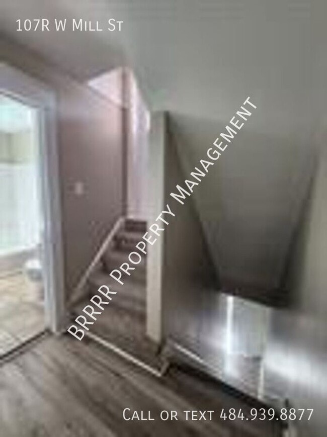 Building Photo - 107R W Mill St-