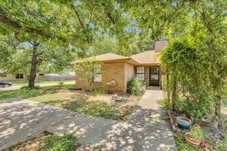 Building Photo - 728 Woodland Ct