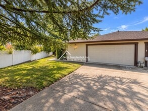 Building Photo - 8330 Crossoak Way
