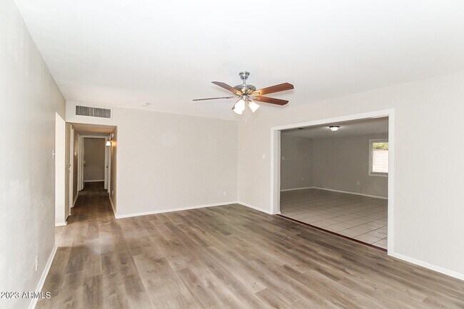Foto del edificio - 3638 W Luke Ave