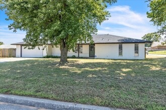 Building Photo - 9800 Willow Wind Dr