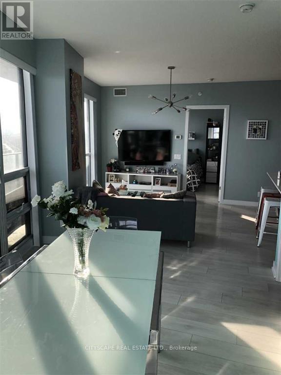 Photo du bâtiment - 2212-2212 Lake Shore Blvd W
