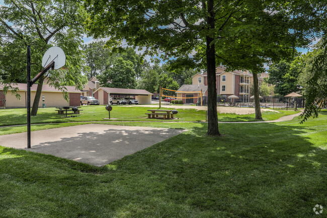 Basketball court, Sand Volleyball and pool - The Residenz