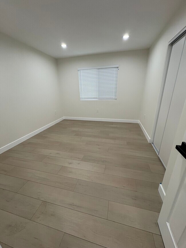 Foto del edificio - 2410 W Stanford St