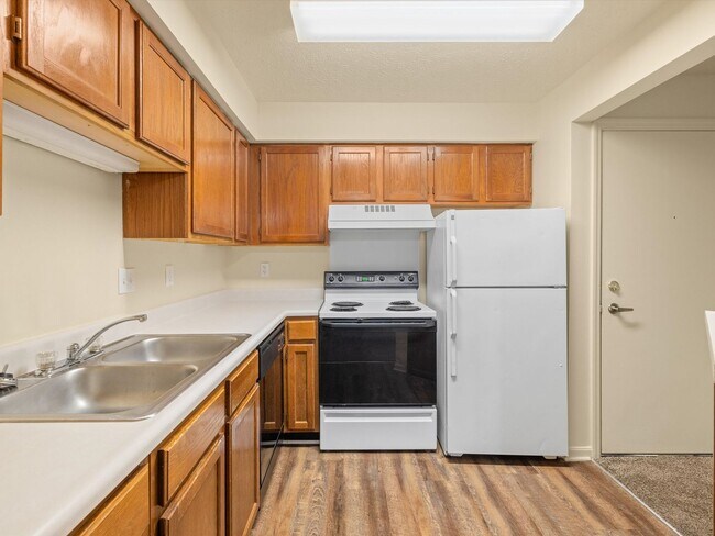 Foto del edificio - Live 5 Minutes from HONDA********** Rent $1324/mo*********Restaurants and Grocery Around the corner