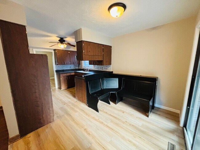 Foto del edificio - Remodeled 4BR Near Eastborough w/ Finished Basement & HUGE Fenced Yard – $2,000